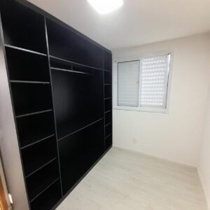 Quarto com armário