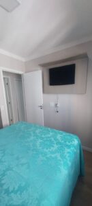 Quarto 2 - Cama e TV